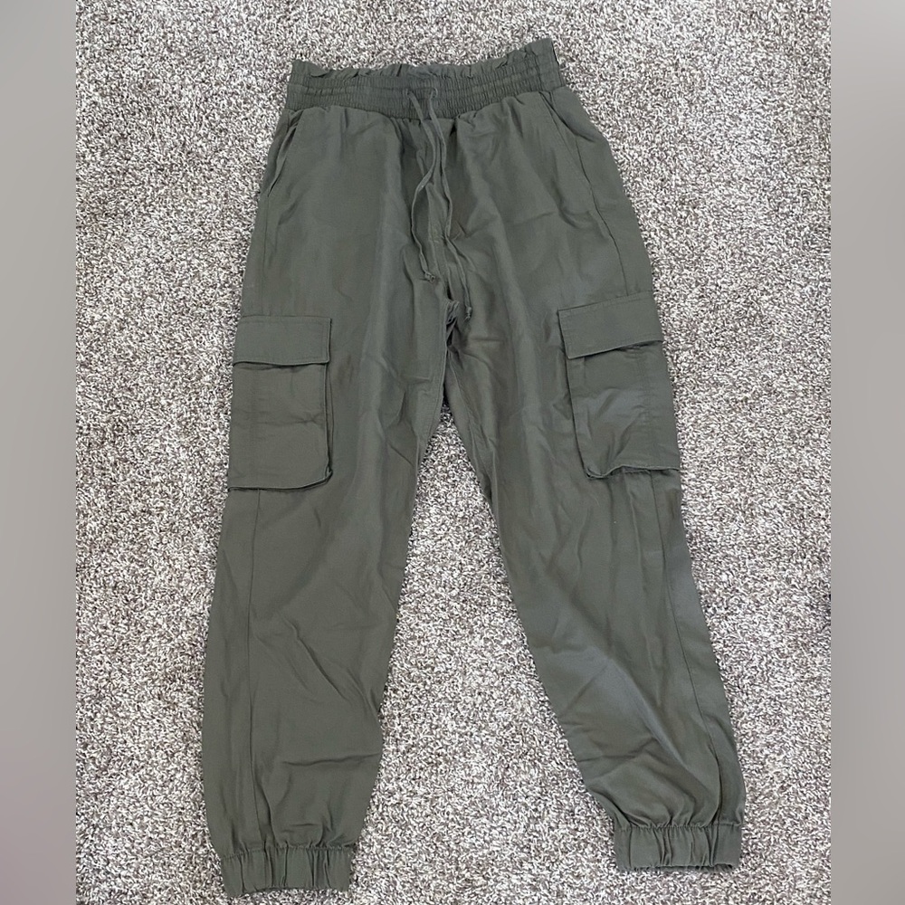 NWT Abercrombie & Fitch Women’s Grren Cargo Joggers
